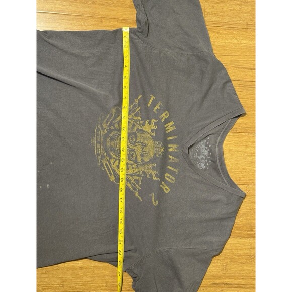 Universal Studios Discontinued Terminator 2 - V Neck T-Shirt Men's Size XL RARE - Picture 7 of 7